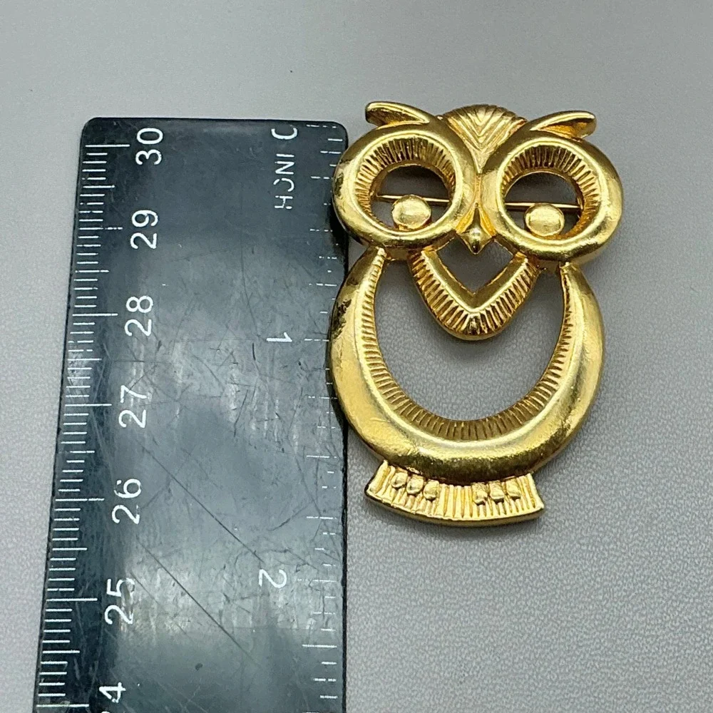 Owl Brooch Pin Women Gold Tone Textured Metal Animal Bird Fashion Jewelry 1.75